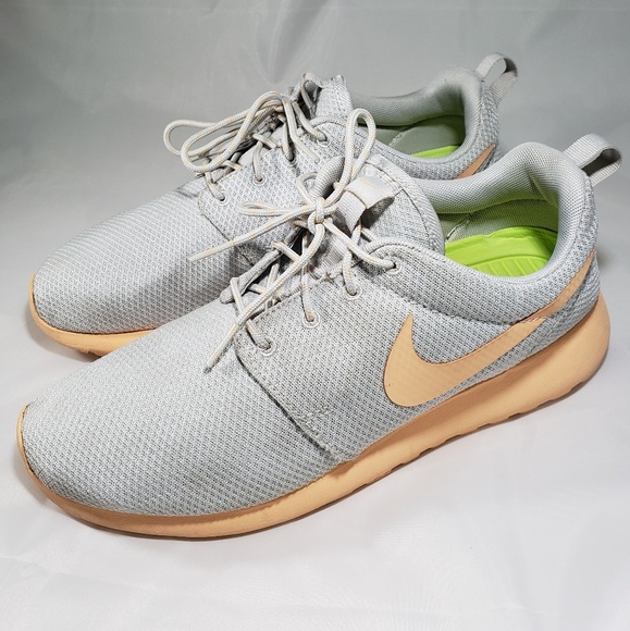 Women's Nike Roshe Run - Sz 8.5 - Picture 2 of 7